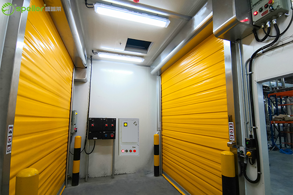 Jentec Storage安装拉链保温快速门
