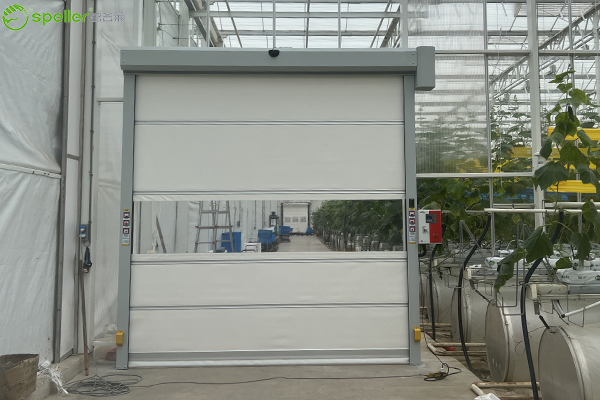 快速卷帘门车间