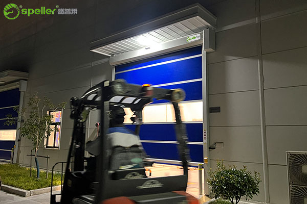 大金空调车间安装快速卷帘门