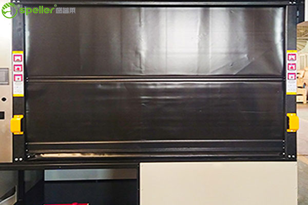 ▲黑色PVC快速门