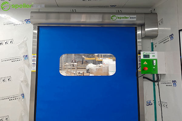 河北迦伯莱胶囊有限责任公司车间安装了拉链快速门