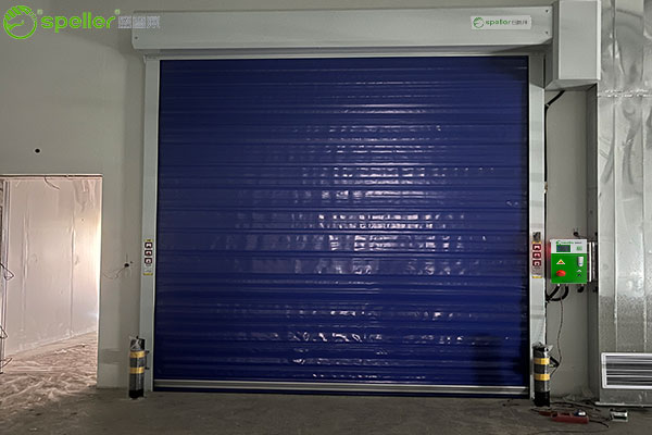 武汉诺洁医疗技术有限公司仓库安装保温快速门